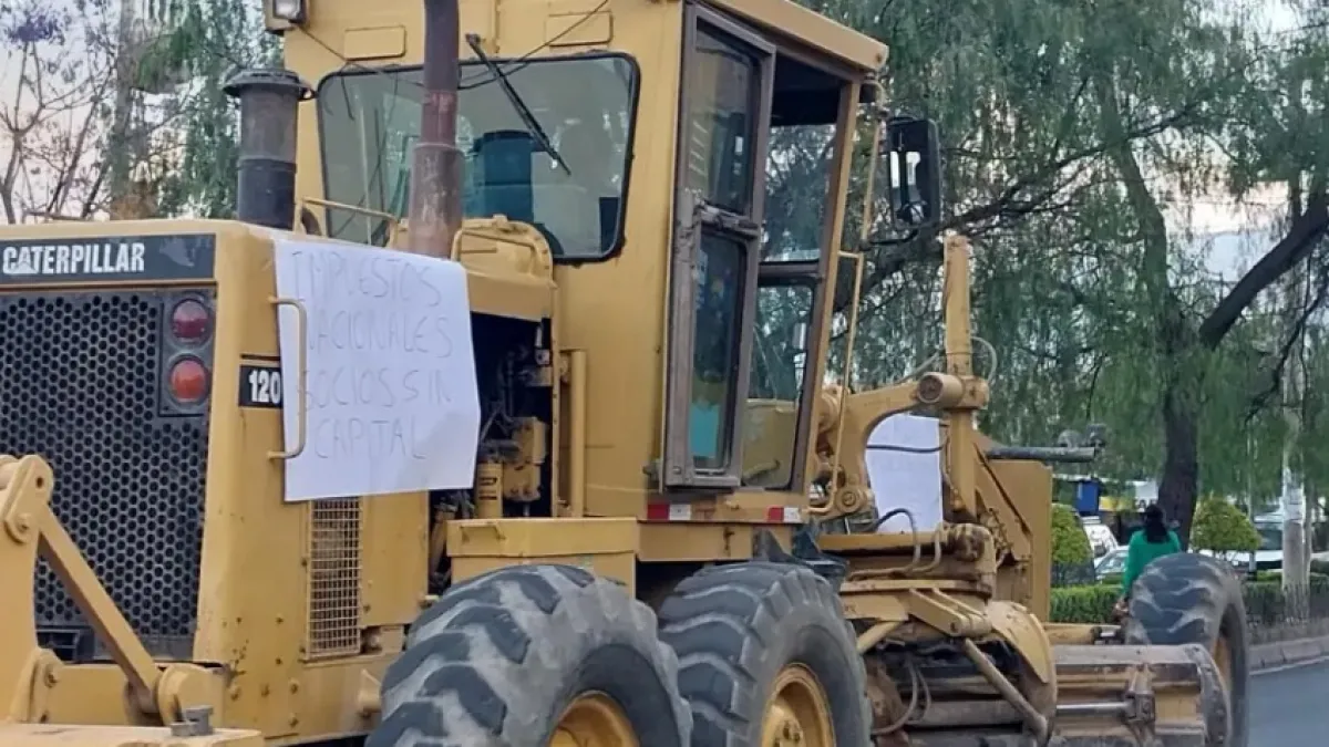 "Nos cobran hasta por el aire que respiramos": Constructores chuquisaqueños denuncian terrorismo fiscal