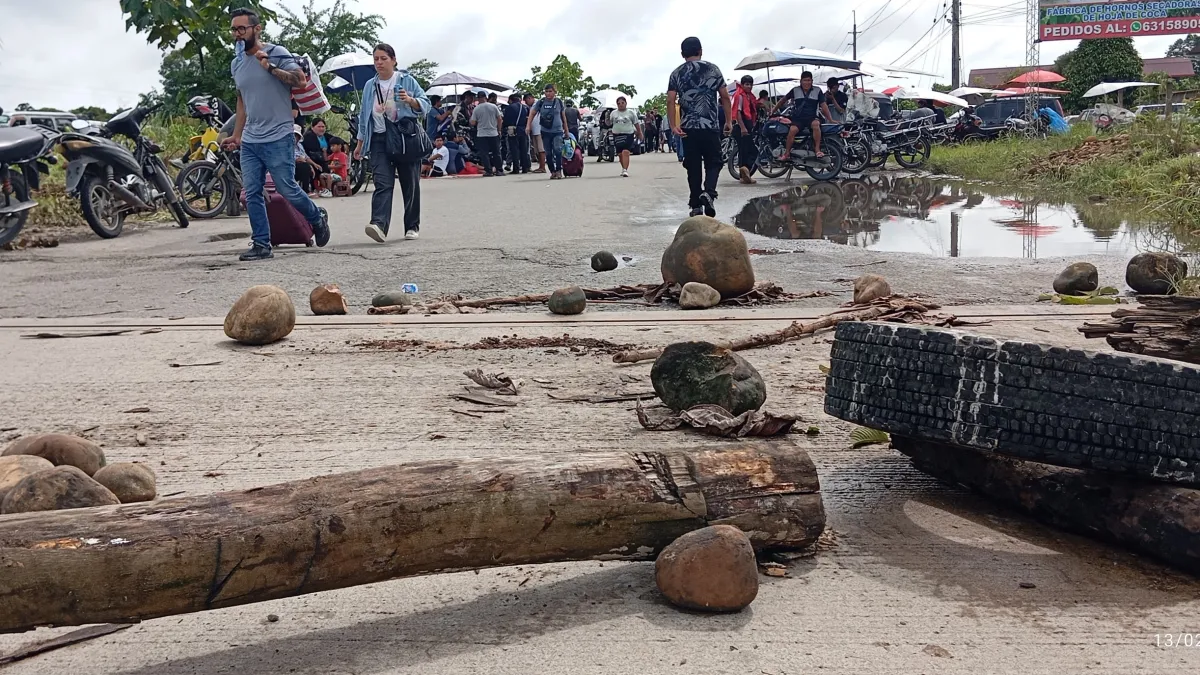 "¡Nos mandan basura a las plantas!" Mototaxistas paralizan Trópico hasta que retiren gasolina que daña motores