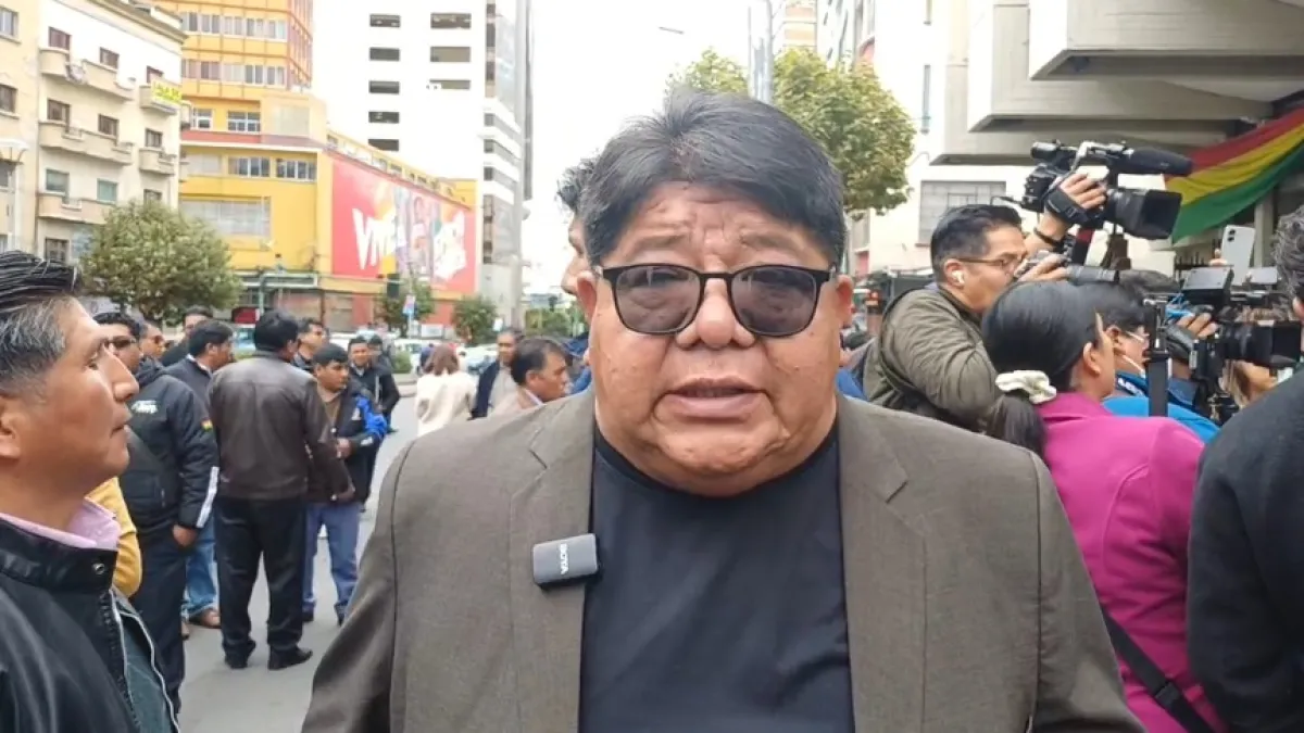 Transporte paceño paralizará La Paz 24 horas"
