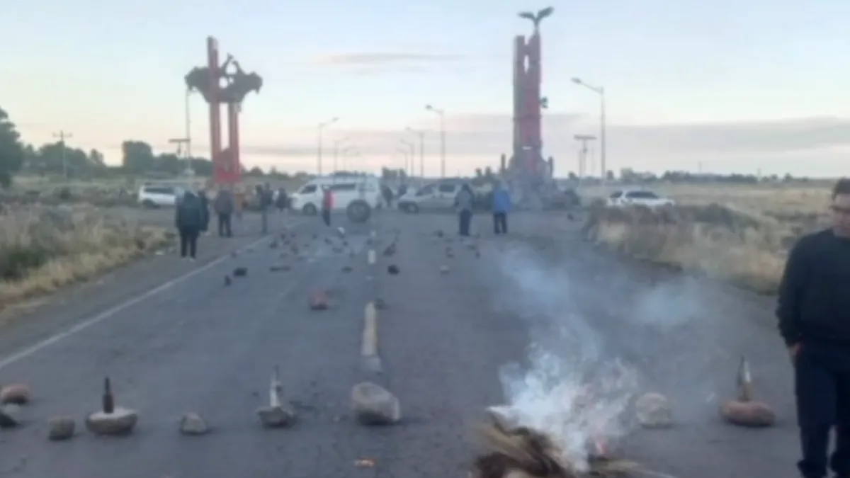 Severo Choqueticlla denuncia: Oruro "cercado" por bloqueos ante combustible basura deficiente del YPFB