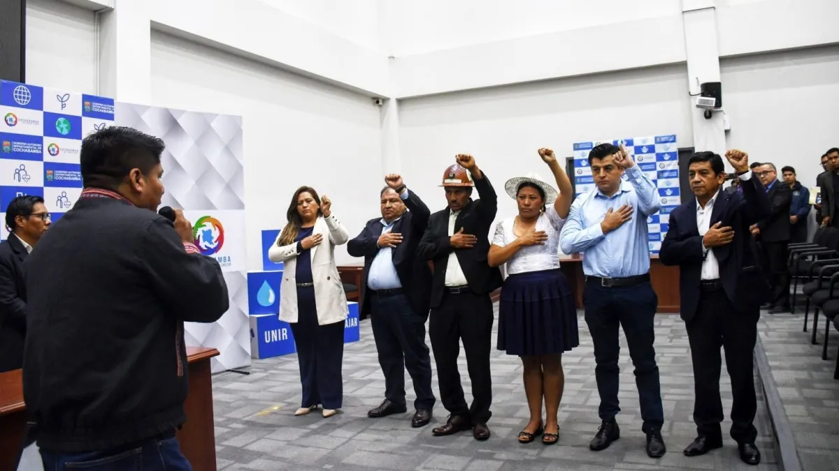 Gobernador Loza posesiona a sus secretarios departamentales: “Queremos trabajo, honestidad y cero burocracia en Cochabamba”